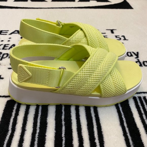 Ugg Nella Mesh Wedge Slingback Sandal - 5.5US - Picture 1 of 9